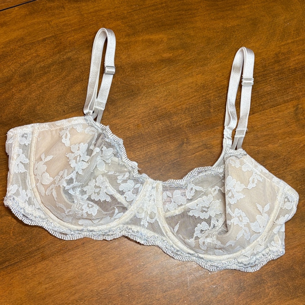 Victoria’s Secret Dream Angels Unlined Cream Lace Bra in Cream, Silver Accents
